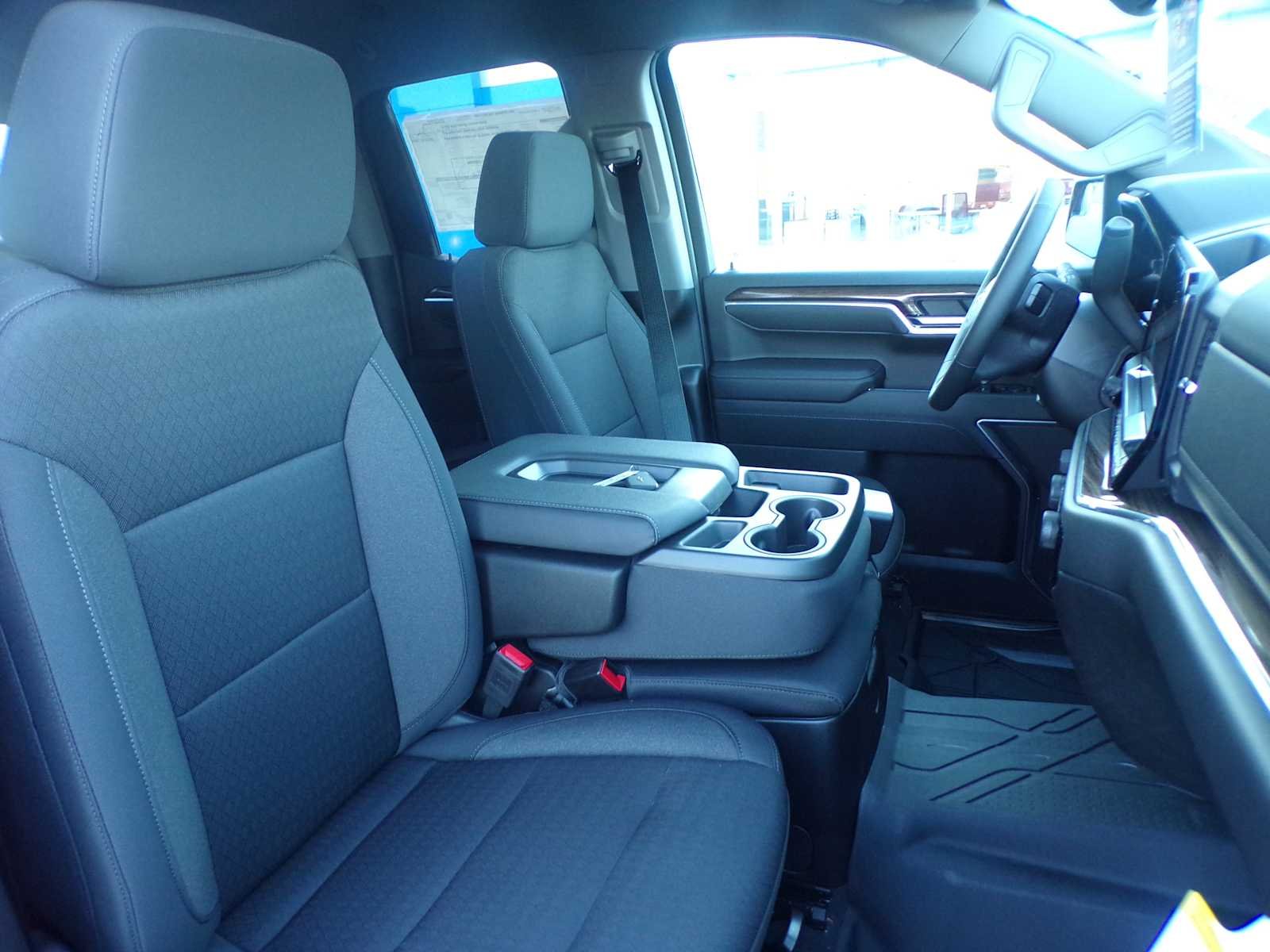 2025 Chevrolet Silverado 1500 LT - Photo 8