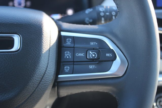 Used 2023 Silver Jeep Limited image 16