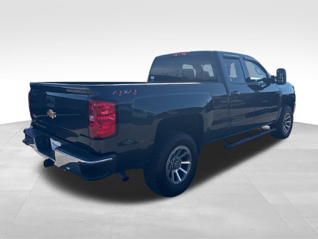 Used 2018 Gray Chevrolet LT image 5