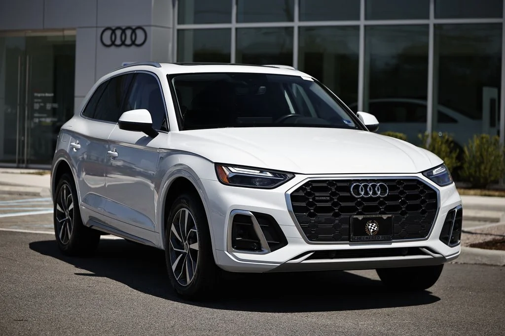 Used 2025 Glacier White Audi 45 S line Premium image 2