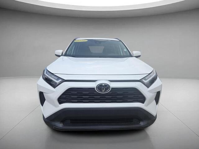 Used 2022 White Toyota XLE image 8