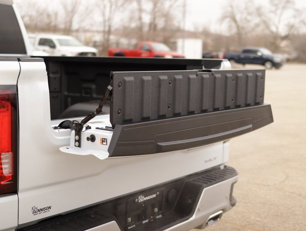 New 2026 Glacier White Tricoat GMC SLT image 30