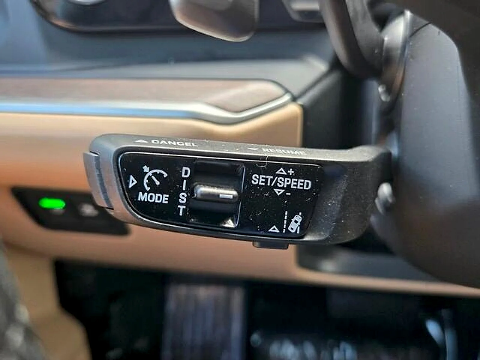 Used 2025  Porsche  image 23