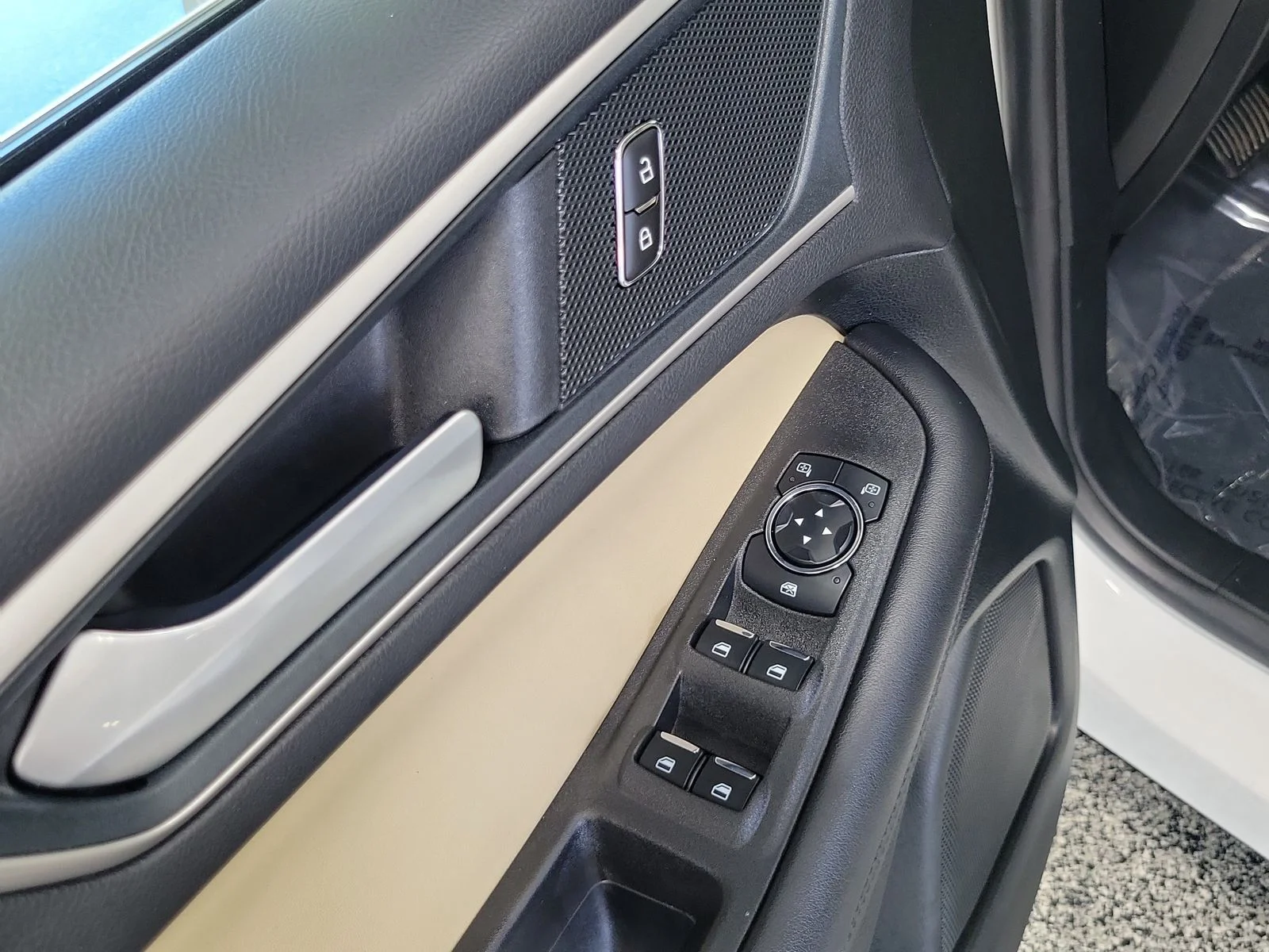 Used 2024 White Ford SEL image 7