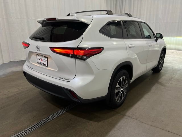 Used 2023 Beige Toyota XLE image 3