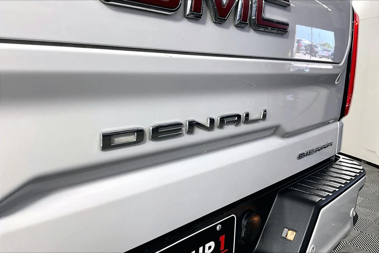 Used 2023 White Frost Tricoat GMC Denali image 10