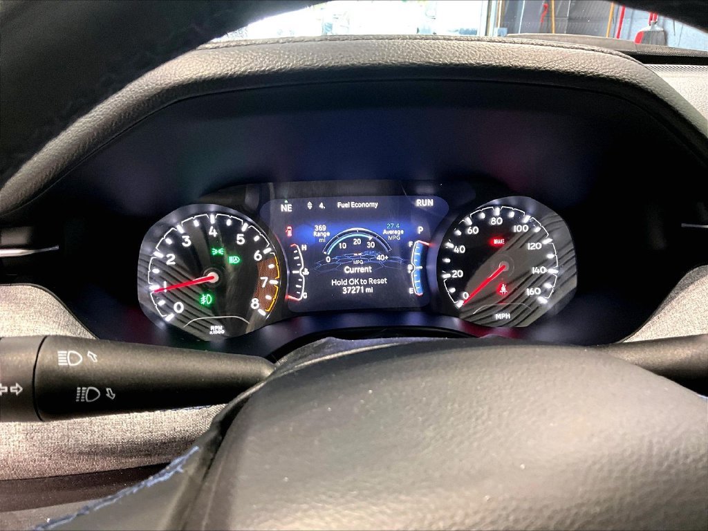 Used 2022 Silver Jeep Latitude image 12