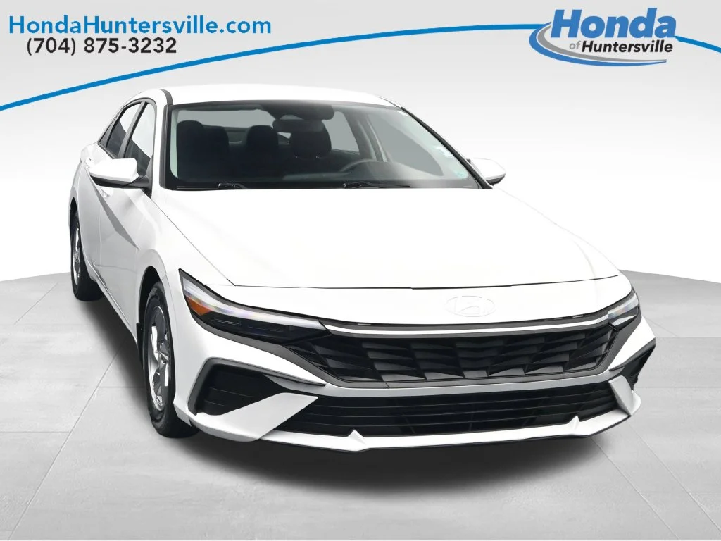 Used 2024 White Hyundai SE image 1