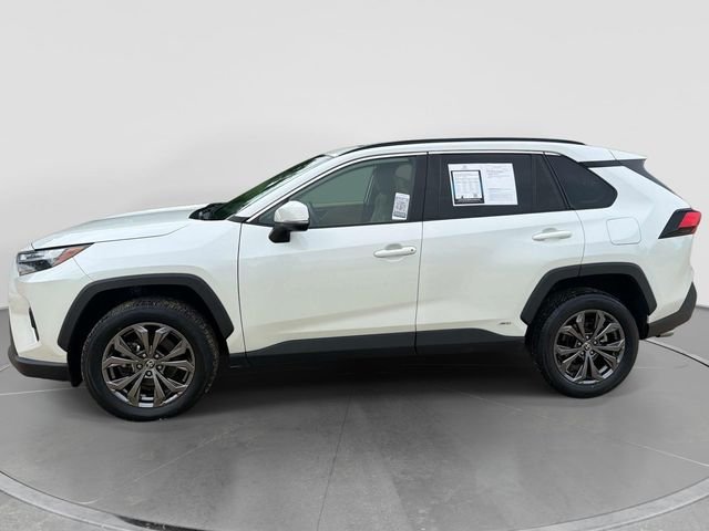 Used 2022 White Toyota XLE Premium image 2