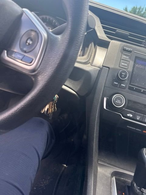 Used 2018 Blue Honda LX image 10