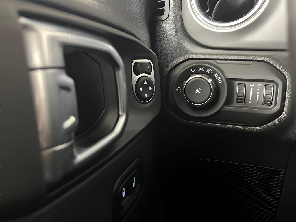 Used 2021 Green Jeep Unlimited Sahara image 24