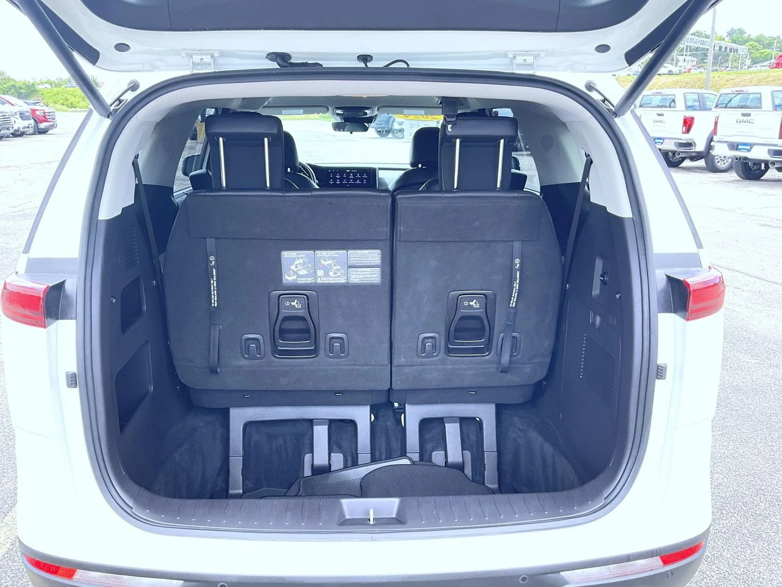 Used 2024 White Kia EX image 22