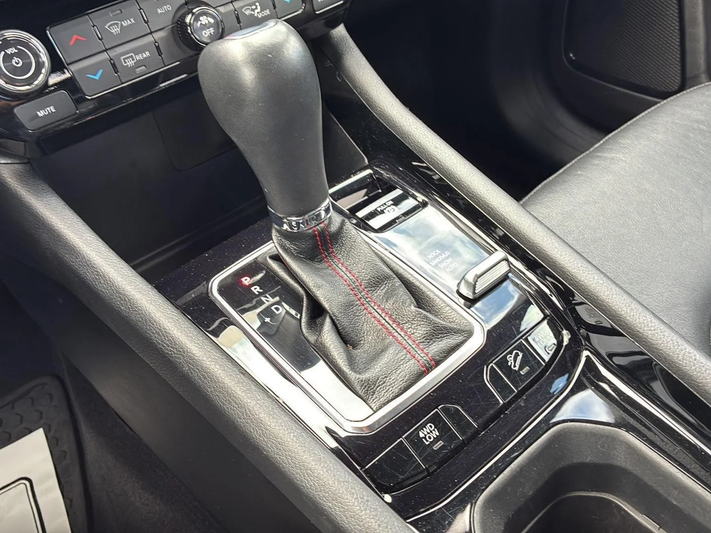 Used 2024 Black Clearcoat Jeep Trailhawk image 41