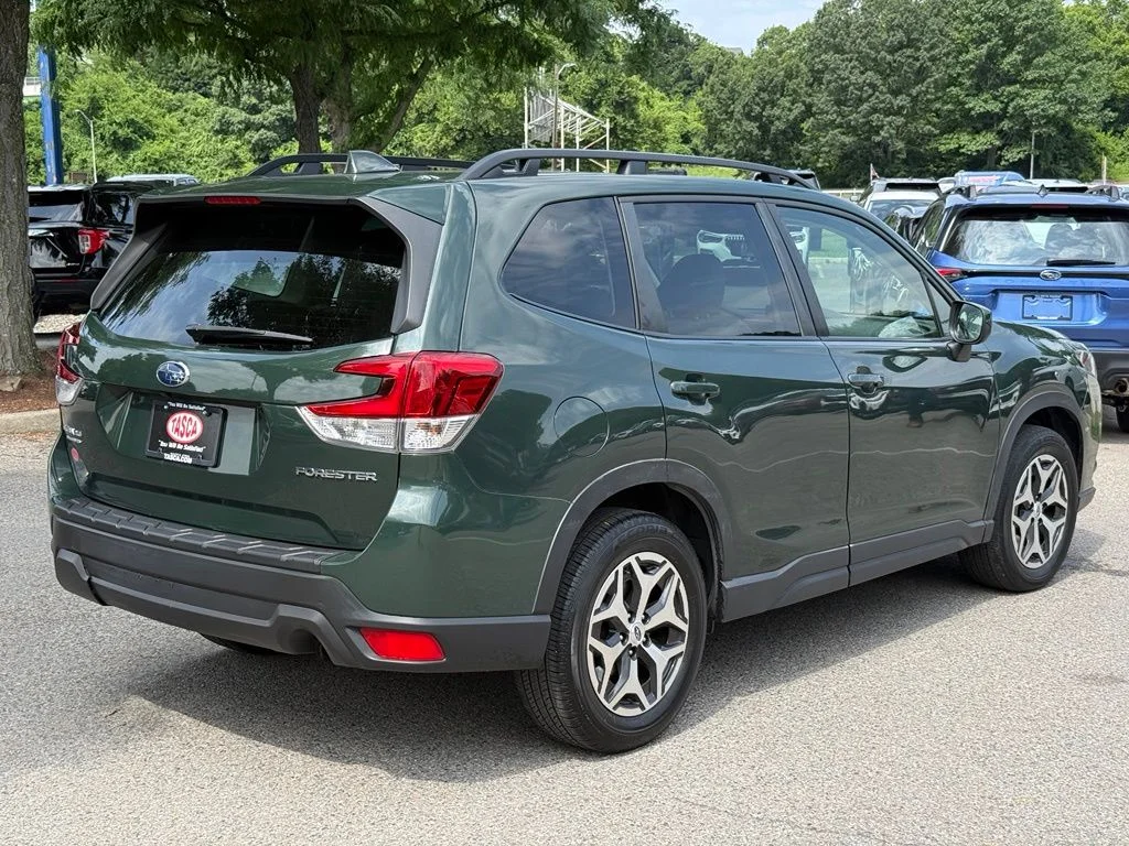 Used 2023 Cascade Green Silica Subaru Premium image 10