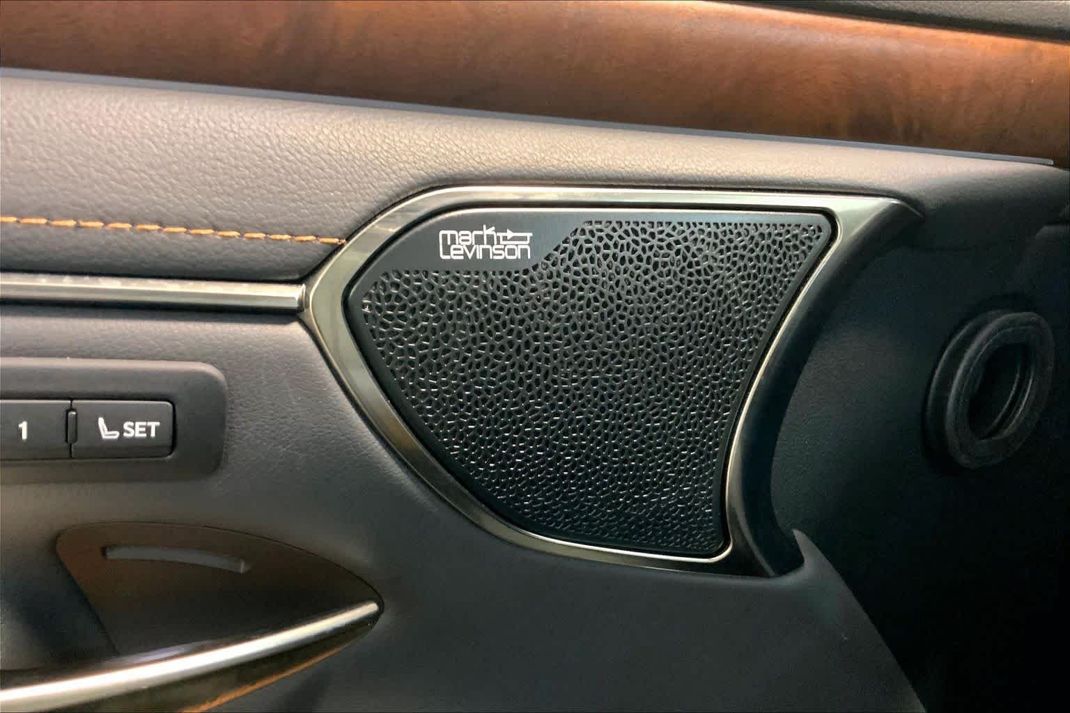 Used 2024 Obsidian Lexus Ultra Luxury image 33