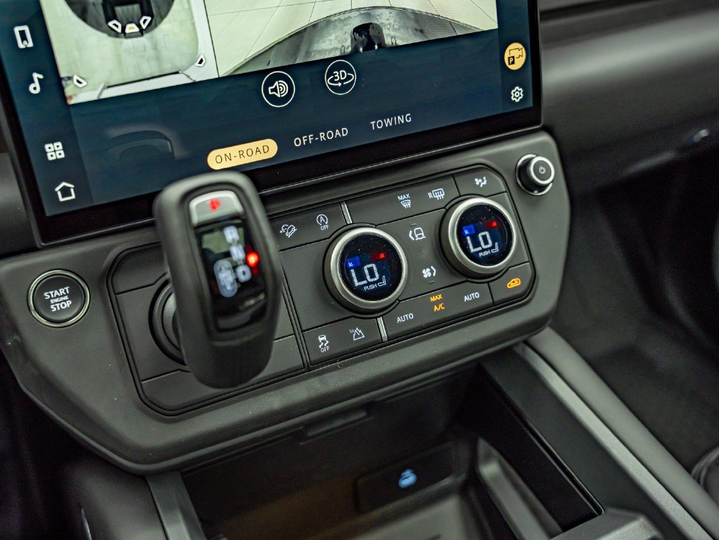 New 2026 Fuji White Land Rover X-Dynamic SE image 27