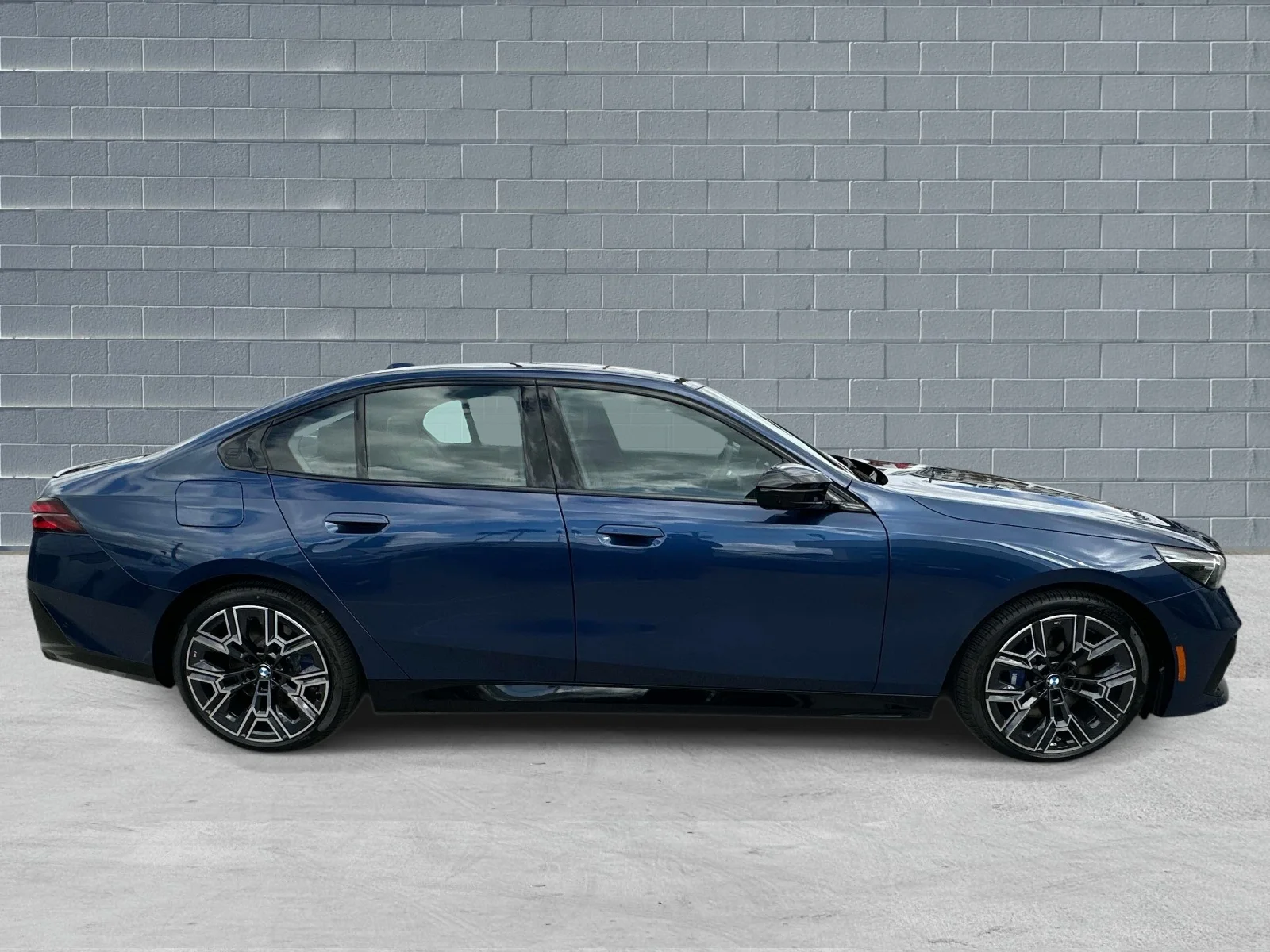 New 2026 Phytonic Blue Metallic BMW M60 image 3