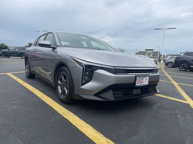 2025 Kia K4 LXS - Photo 10