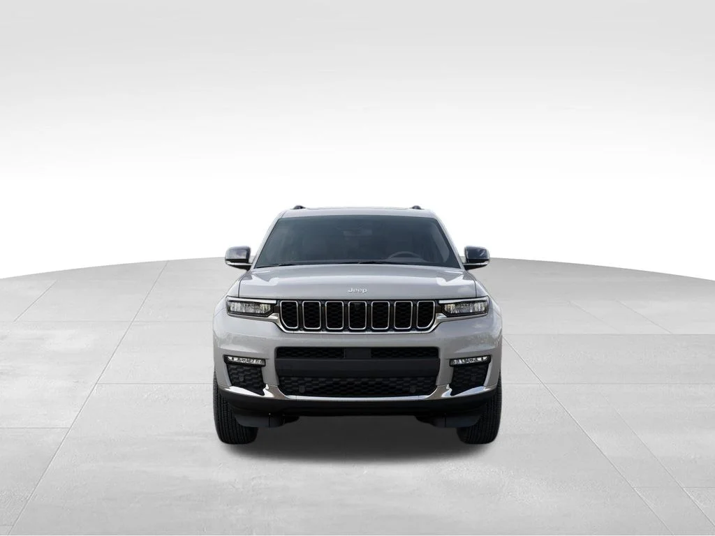 Used 2025 Silver Jeep Limited image 7