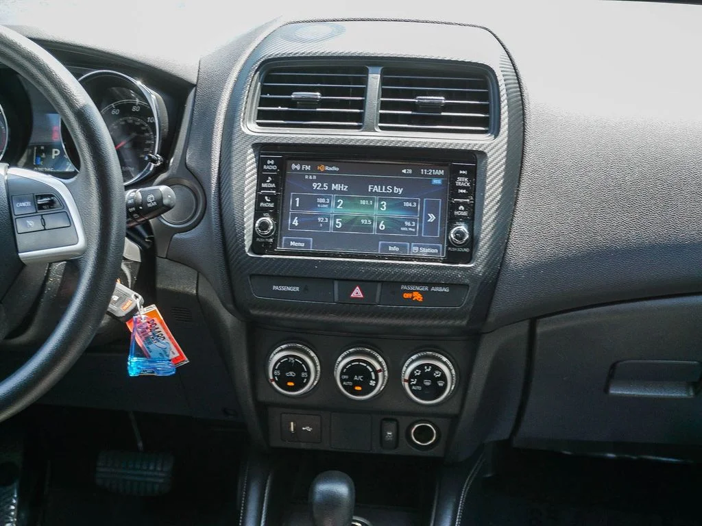 Used 2024 Silver Mitsubishi 2.0 ES image 15