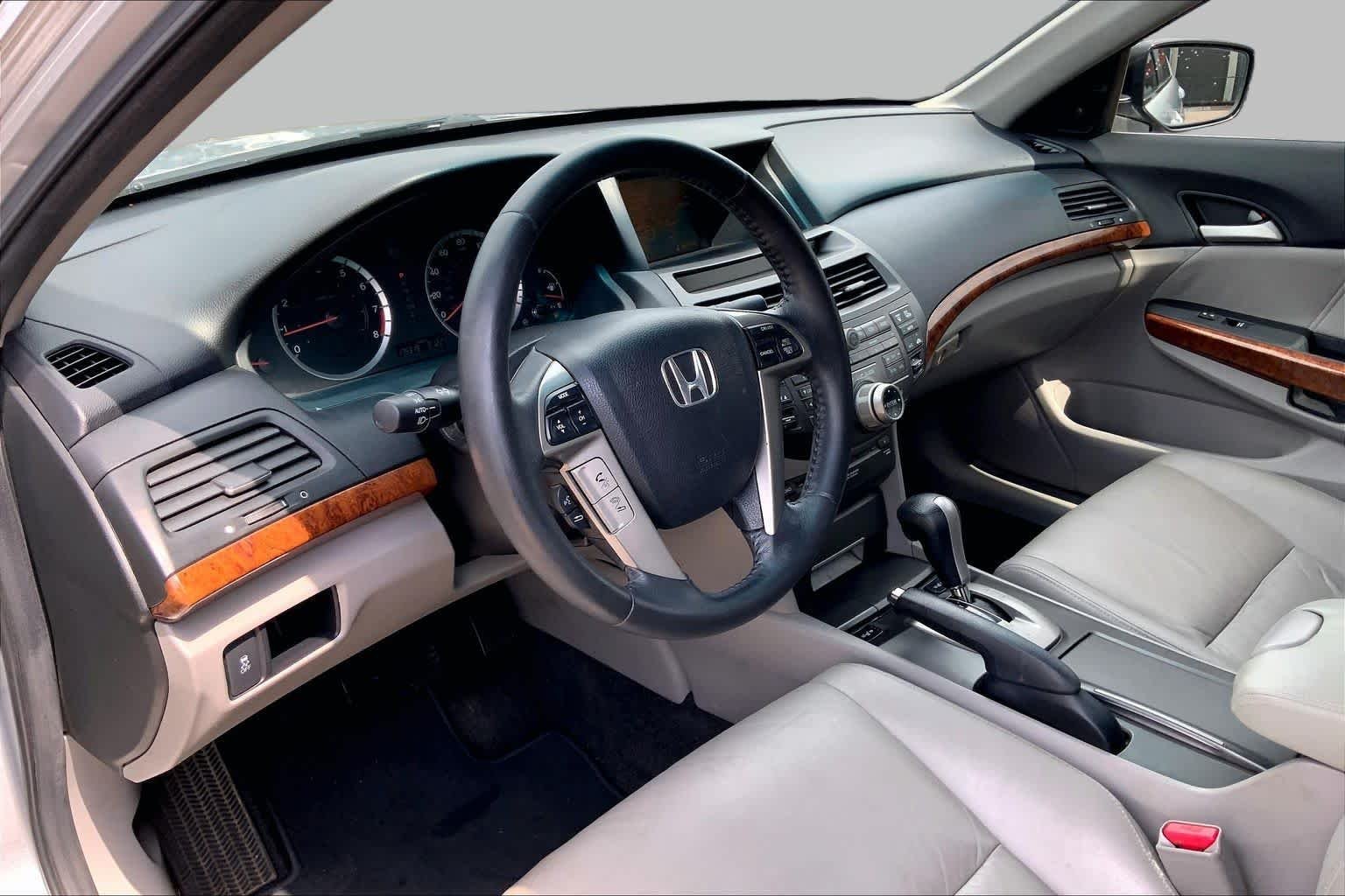 Used 2012 Alabaster Silver Metallic Honda EX-L image 15