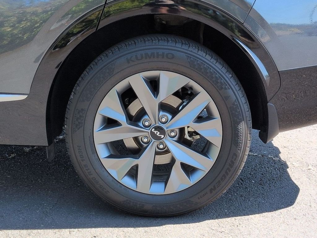Certified Used 2023 Gravity Gray Kia SX image 33