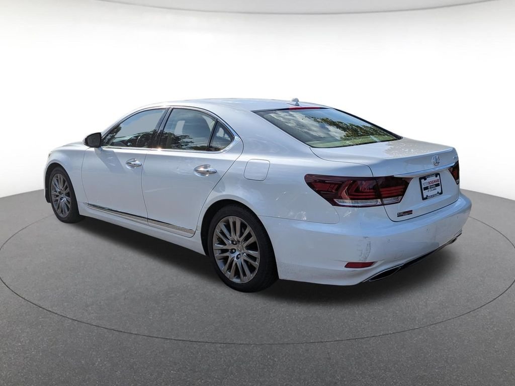 Used 2013  Lexus 460 image 3