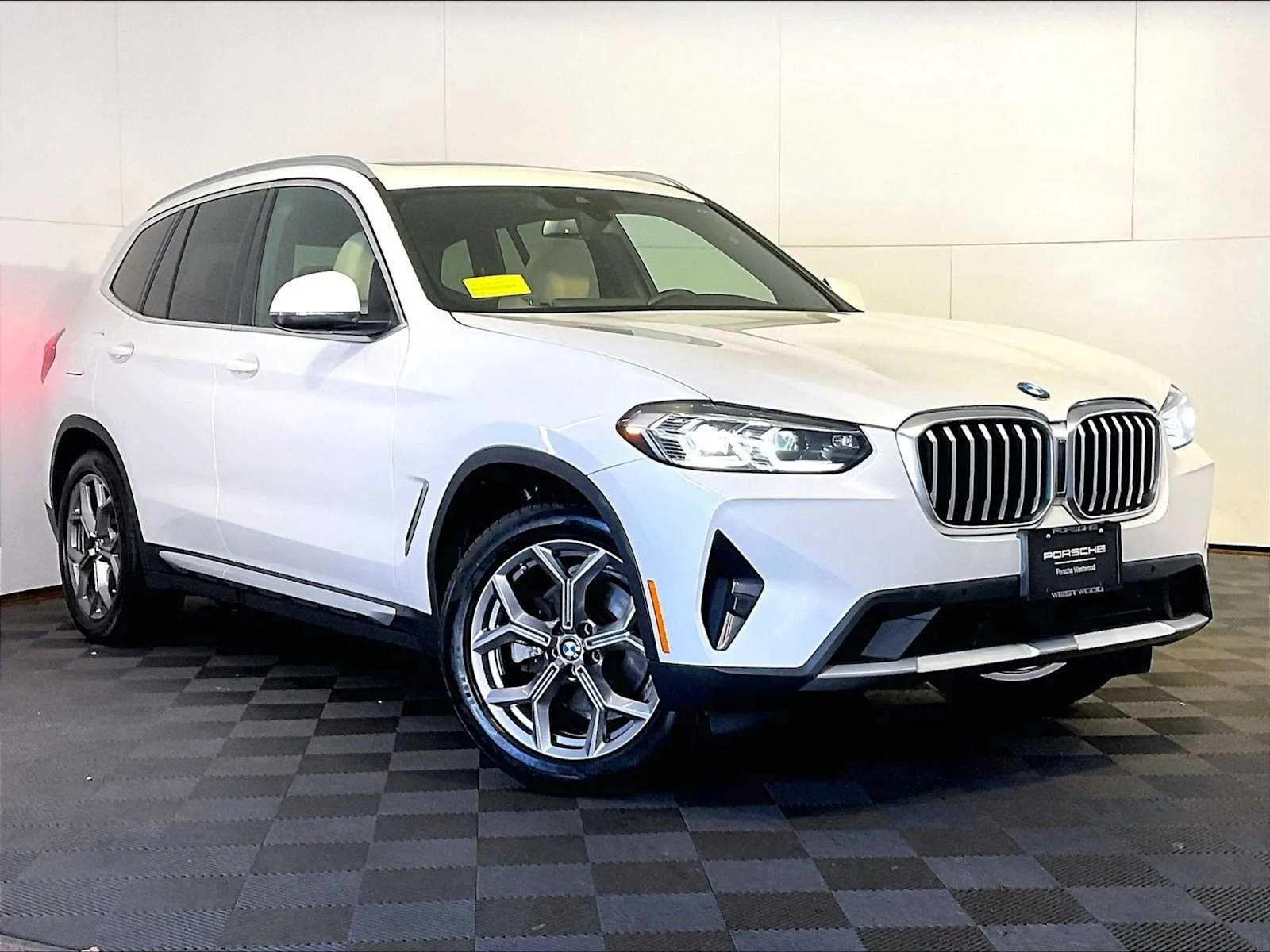 Used 2023 Mineral White Metallic BMW xDrive30i image 9