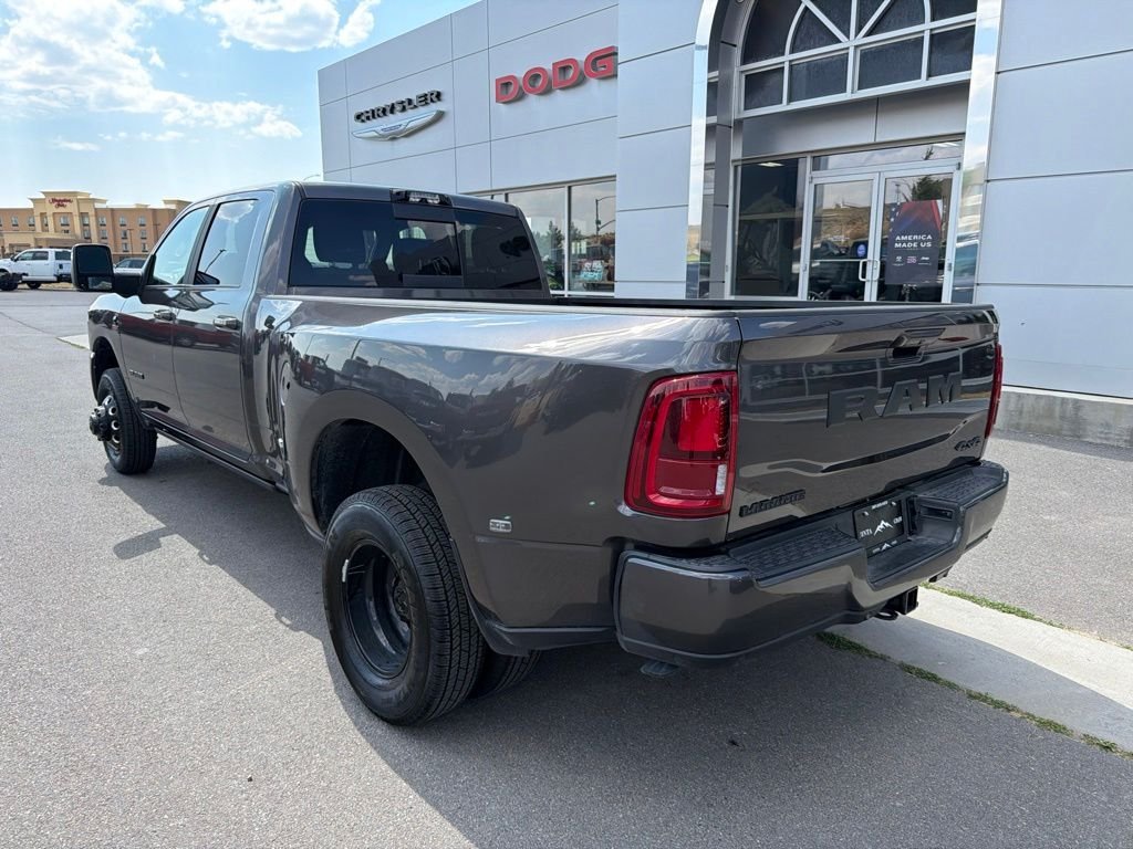 New 2026 Granite Crystal Metallic Clear-Coat Exterior Paint RAM Laramie image 4