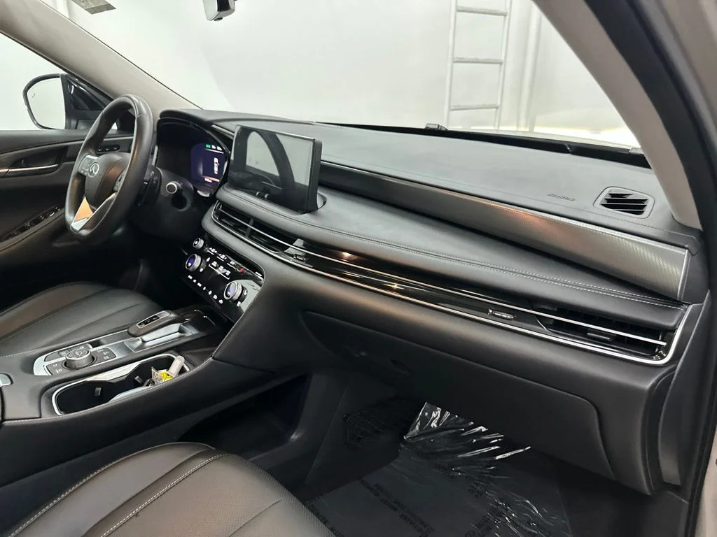 Used 2023 Silver INFINITI LUXE image 28