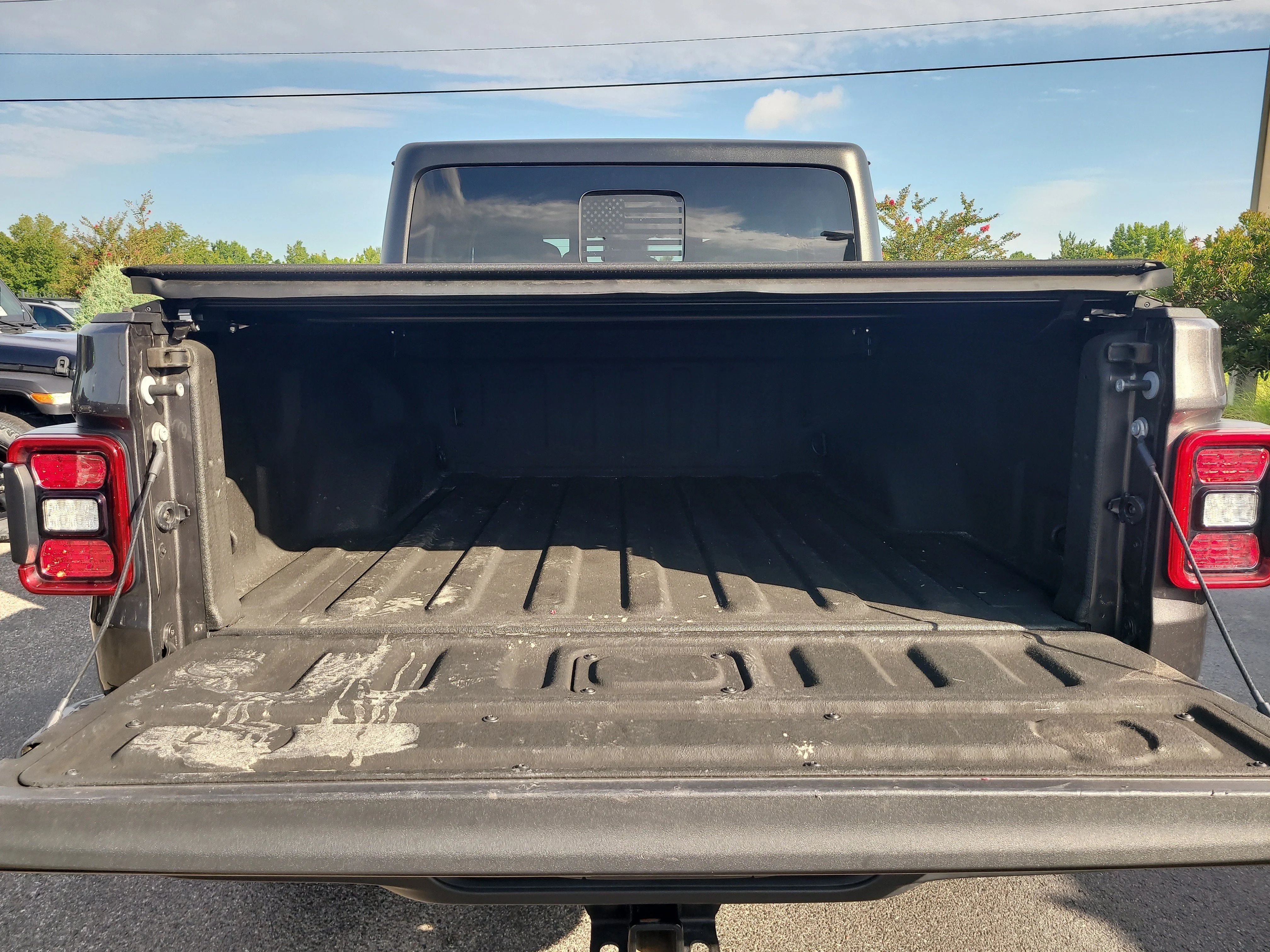 Used 2024 Granite Crystal Metallic Clearcoat Jeep Mojave image 8
