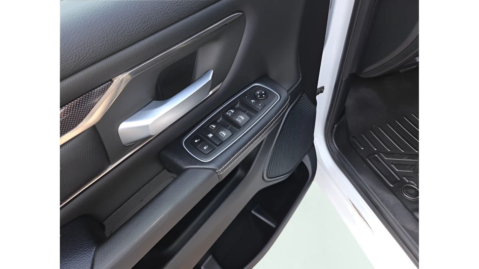 Used 2020 White Ram Rebel image 11