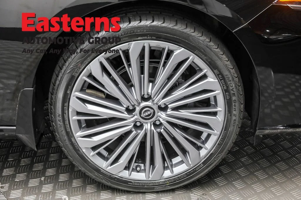 Used 2024 Black Nissan 2.5 SL image 30