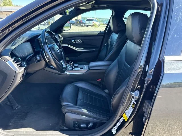 Used 2019 Black Sapphire Metallic BMW 330i image 17