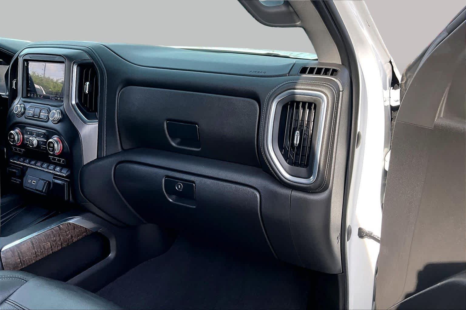 Used 2022 White Frost Tricoat GMC Denali image 19