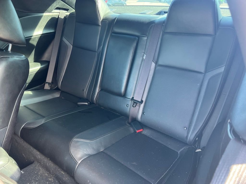 Used 2019 Red Dodge SXT image 9