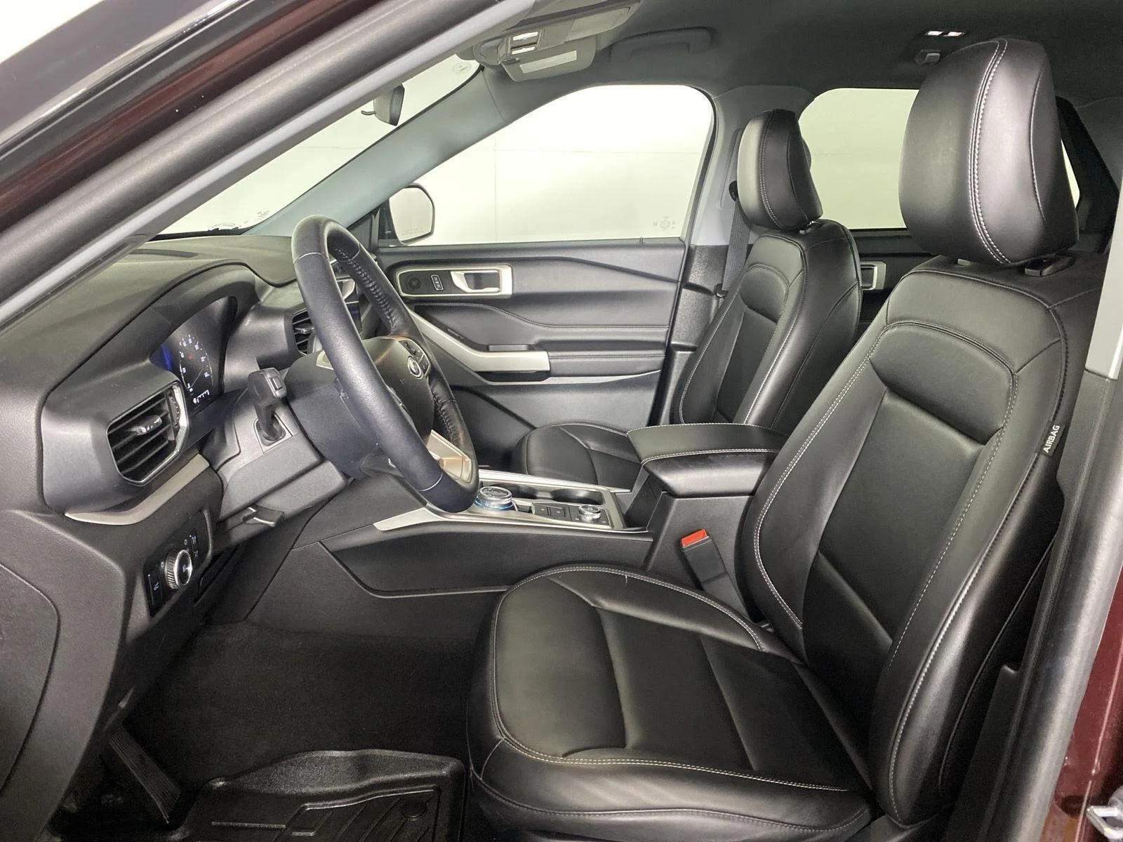 Used 2023 Jewel Red Metallic Tinted Clearcoat Ford XLT image 6