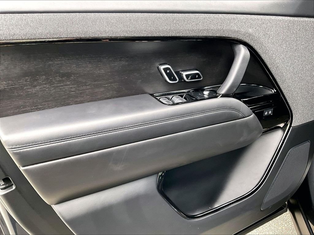 Used 2023 Gray Land Rover SE image 8
