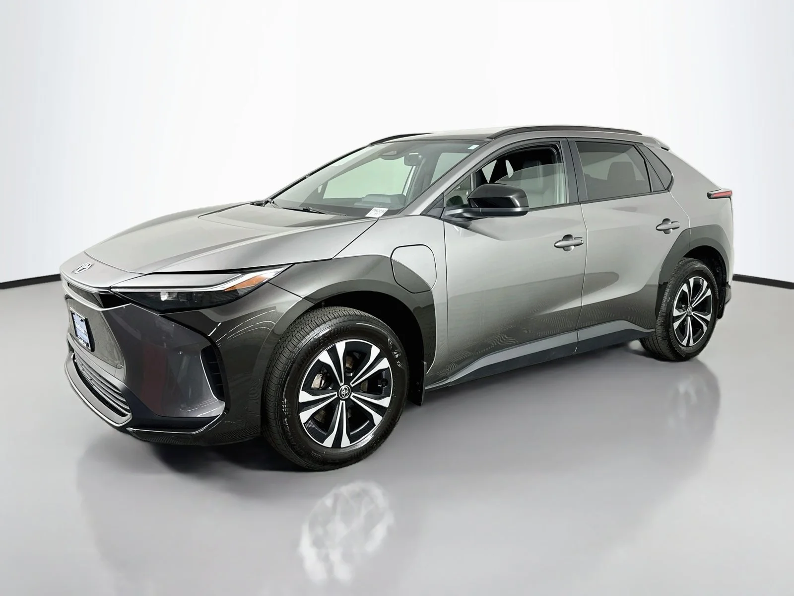 Certified Used 2023  Toyota XLE image 3