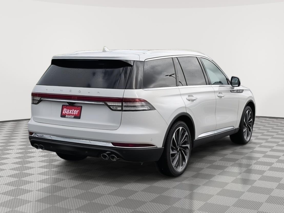 Used 2020 Pristine White Metallic Tri-Coat Lincoln Reserve image 27