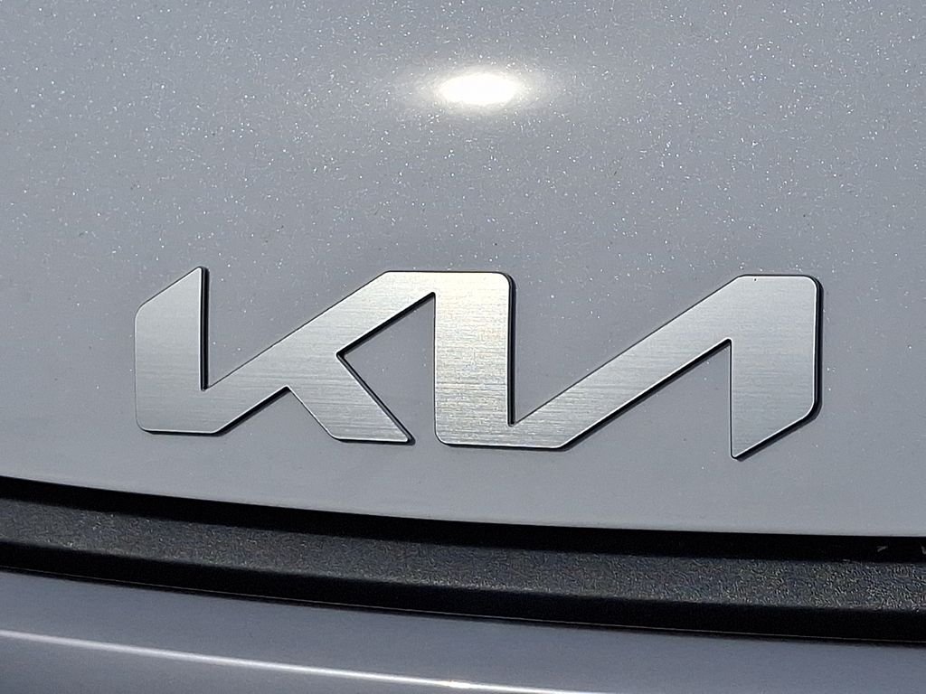 New 2026 Glacial White Pearl Kia LX image 11