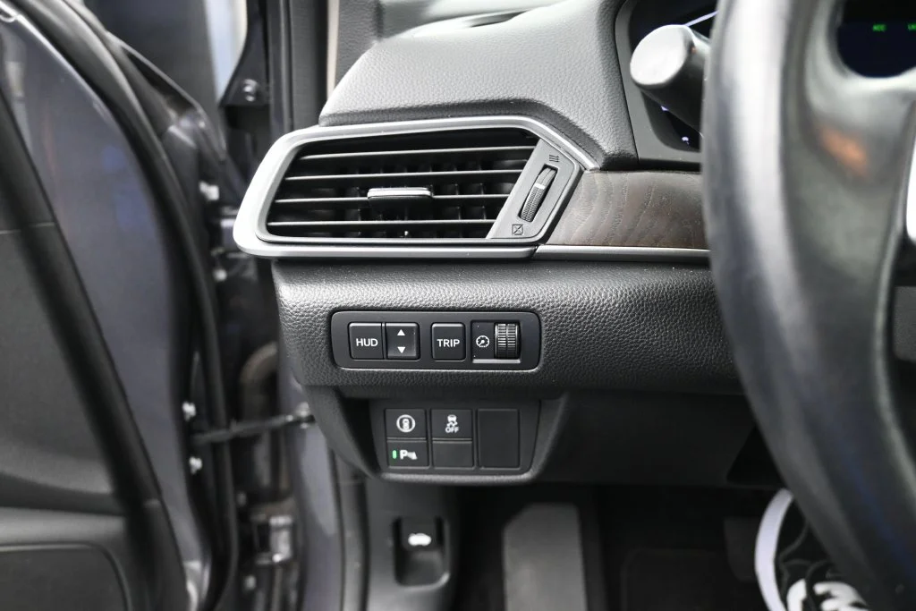 Used 2018 Modern Steel Metallic Honda Touring image 29