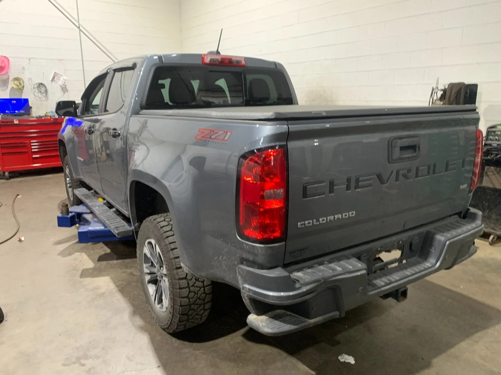 Used 2022 SATIN STEEL METALLIC Chevrolet 4WD Z71 image 4