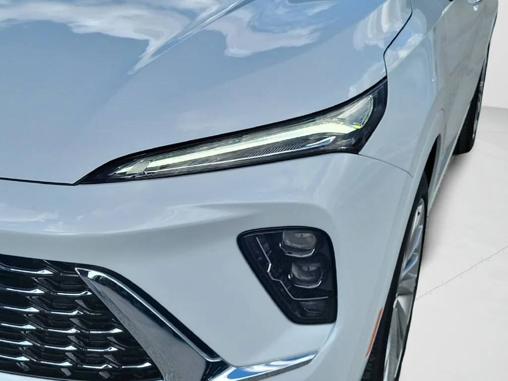 New 2026 Iridescent White Tricoat Buick Avenir image 26