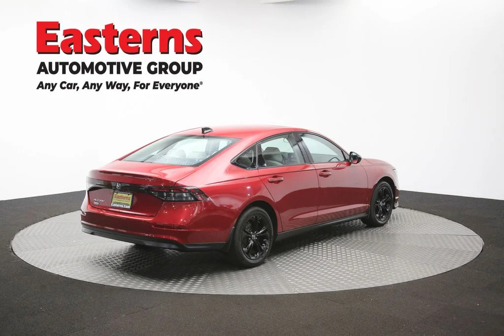Used 2025 Red Honda SE image 40