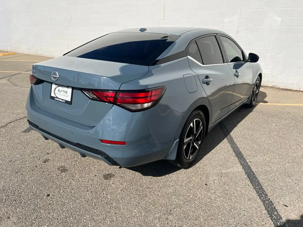 Used 2025  Nissan SV image 6