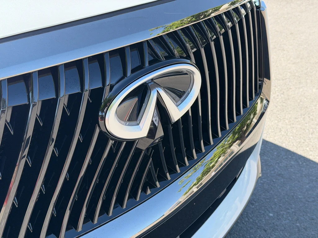 New 2027 2T RAD WHT INFINITI Autograph AWD image 7