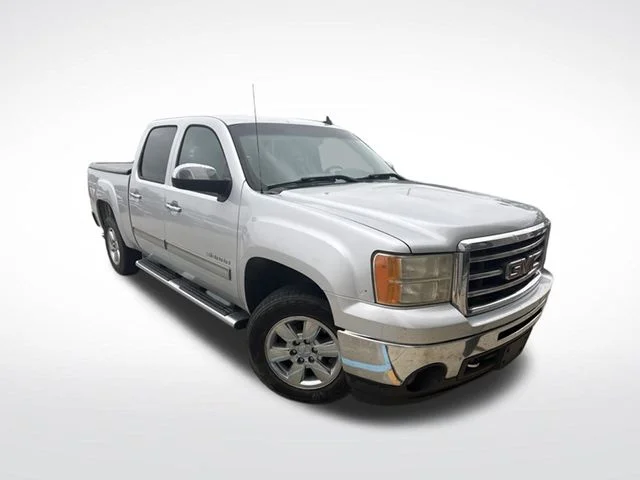 Used 2013 Silver GMC SLE image 2