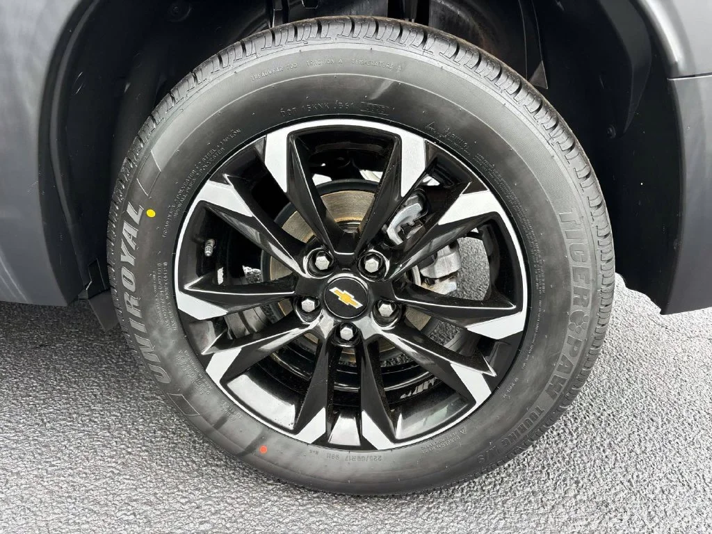 Used 2022 Black Metallic Chevrolet LT image 9