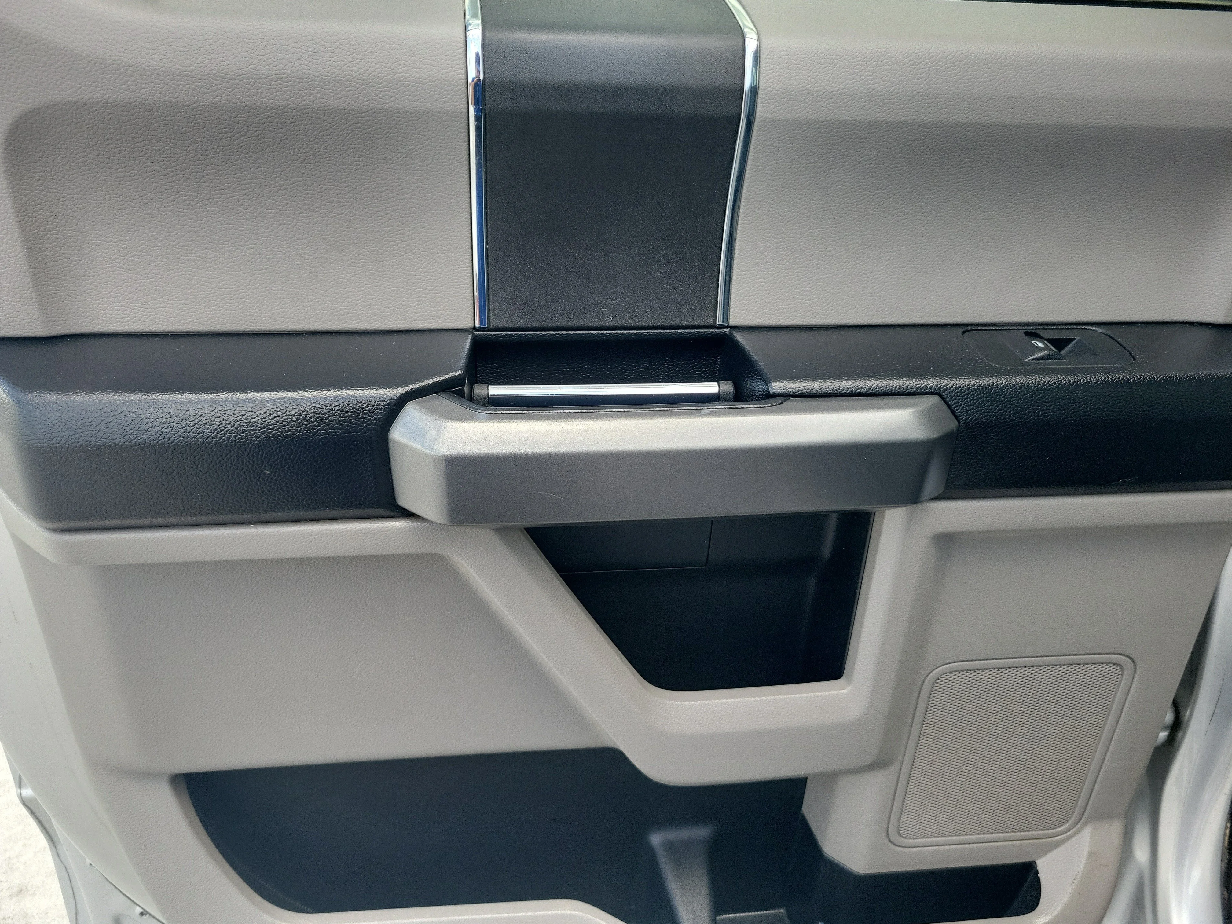Used 2018 Ingot Silver Ford XLT image 8